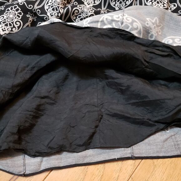 🔹️Ann Taylor Black & Cream Floral Print Silk Skirt Petite 8 - Picture 7 of 11